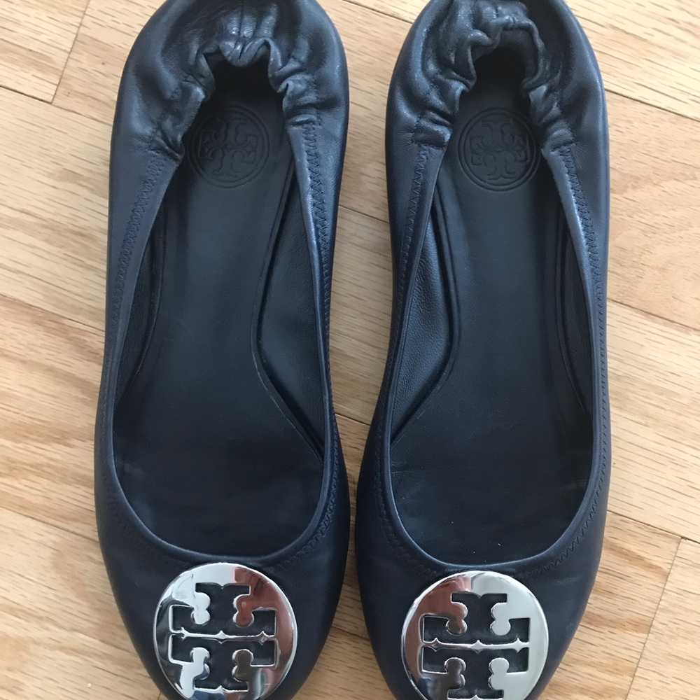 Tory Burch Navy Silver Reva 8.5